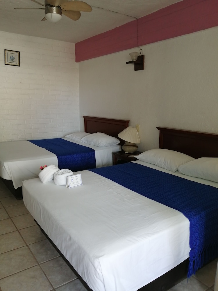 Suite, 2 Double Beds - Photo 8
