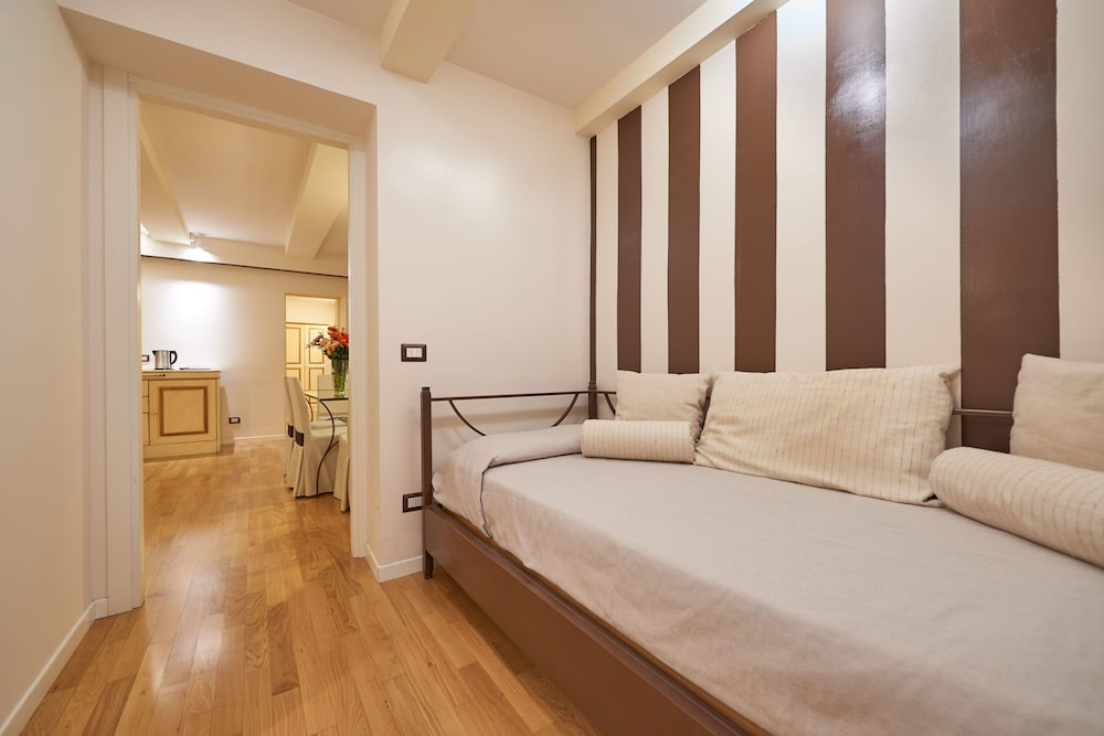 Suite, 1 Bedroom photo 3