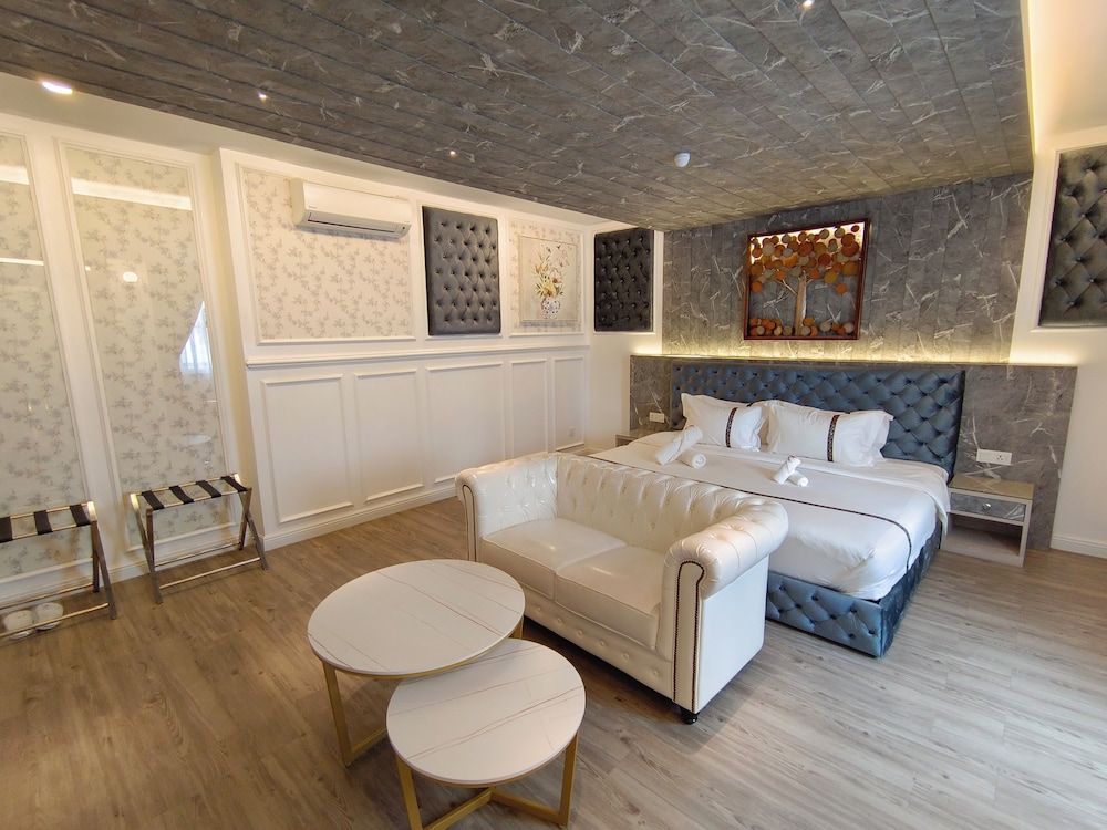 Executive Suite, City View photo 3