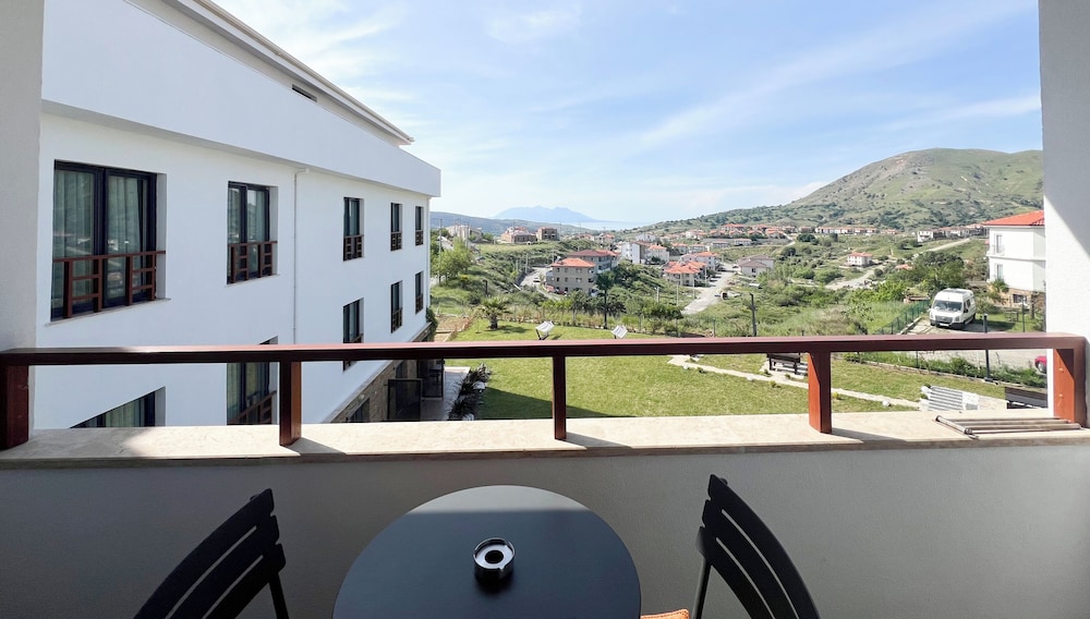 Standard Triple Room, Balcony - Photo 8