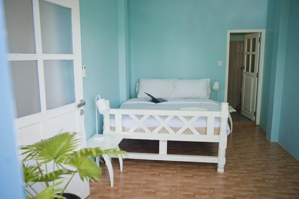 Double Room, 1 Double Bed, Non Smoking, Beach View photo 2