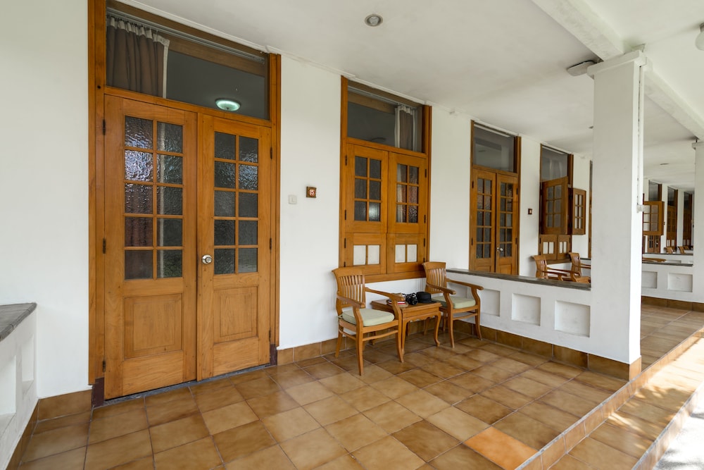 Deluxe Room, Garden View - Photo 2