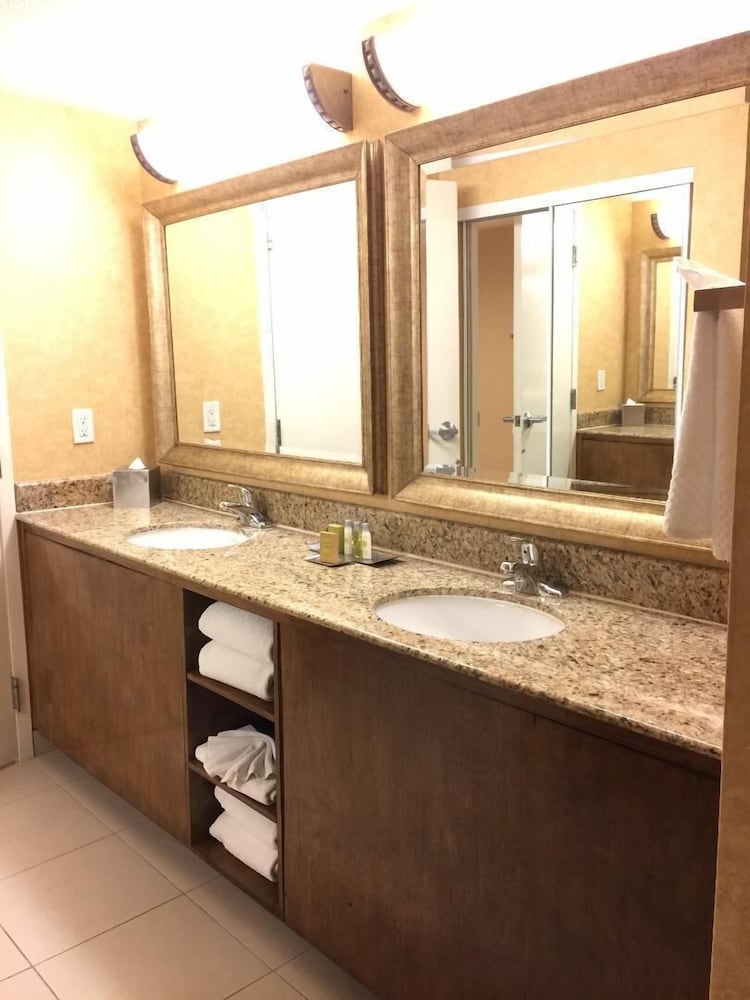 1 Bedroom 2 Queen Suite - Photo 3