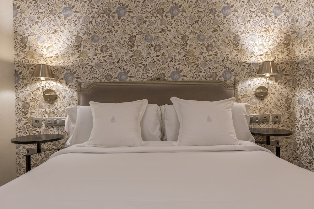 Double or Twin Room - Photo 4