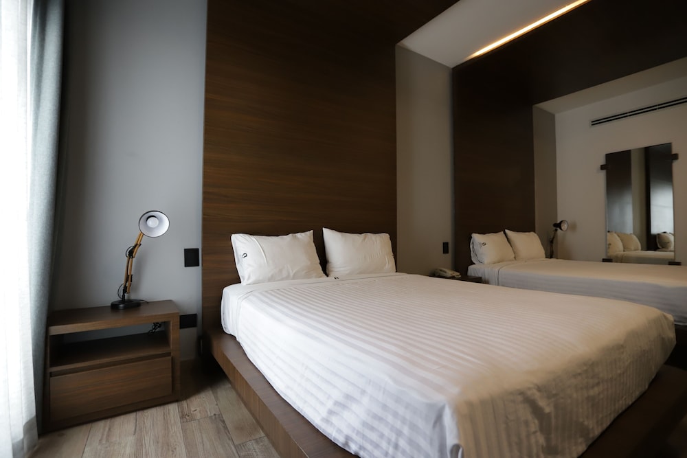 Double Room, 2 Queen Beds - Photo 4
