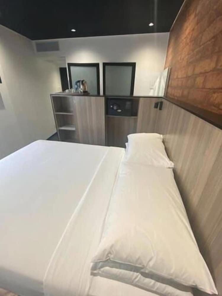 Room, 1 Queen Bed (Cabin) - Photo 2