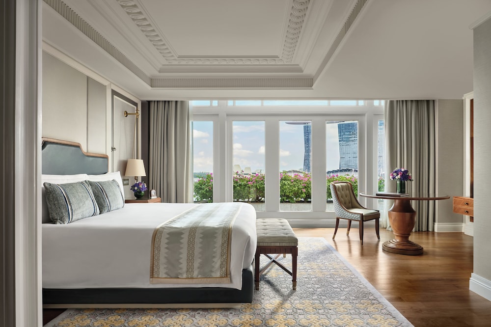 Fullerton Suite