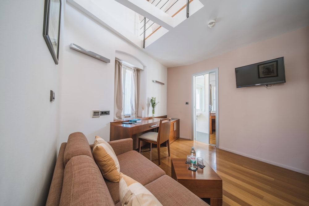 Superior Double Room (in Villa Dobric) photo 2