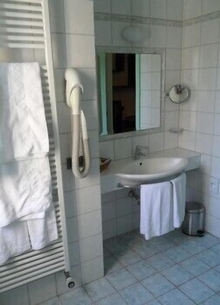 Double Room with Extra Bed photo 2