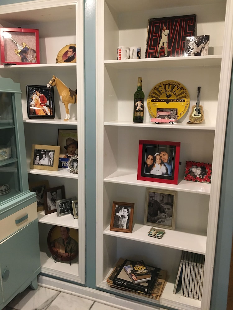 Elite Suite (Elvis Presley Fan Room) photo 2