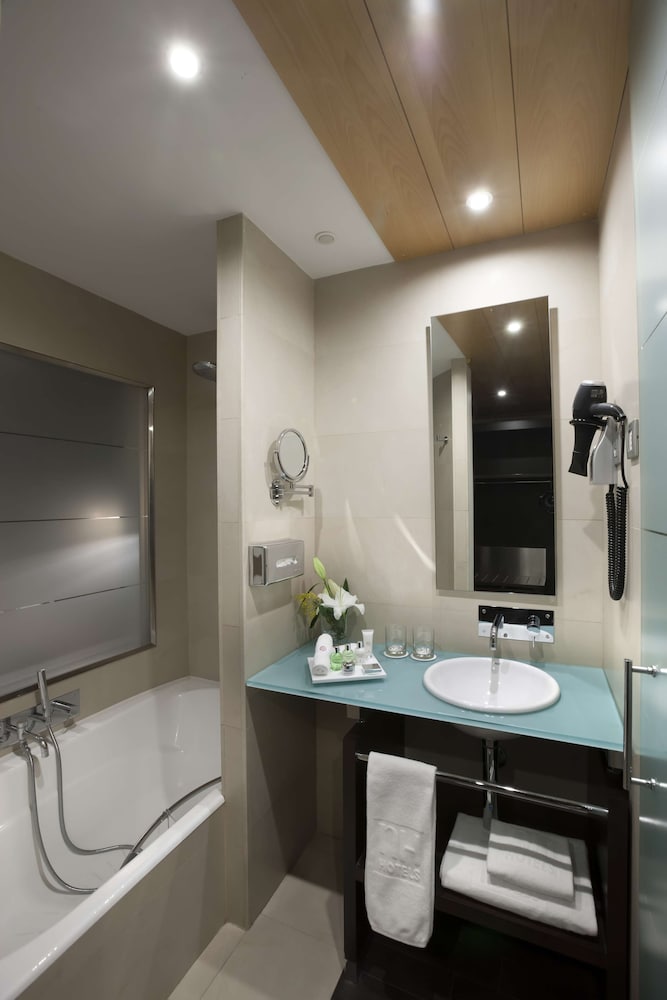 Premium Room (Extra Bed 3 adults) thumbnail 5