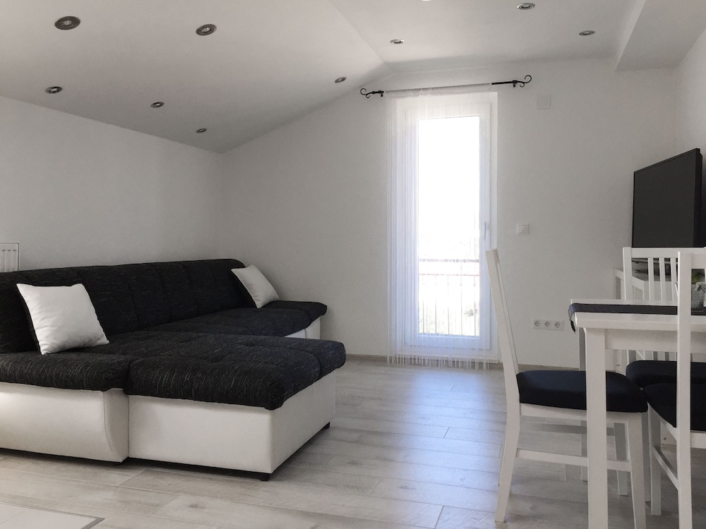 Deluxe Apartment photo 3