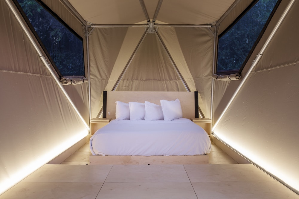 FFL Jupe Tent - No Pets Allowed