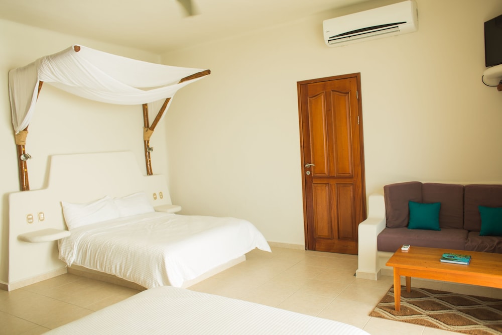 Standard Double Room, 2 Queen Beds, Ocean View, Beachfront