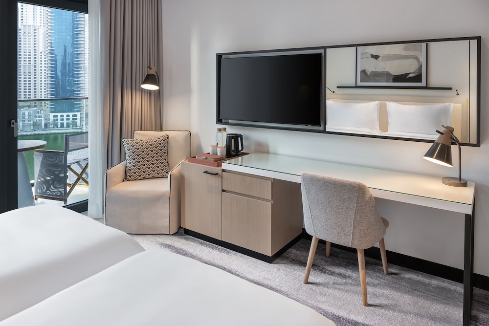 Deluxe Room, 2 Twin Beds, Marina View photo 2