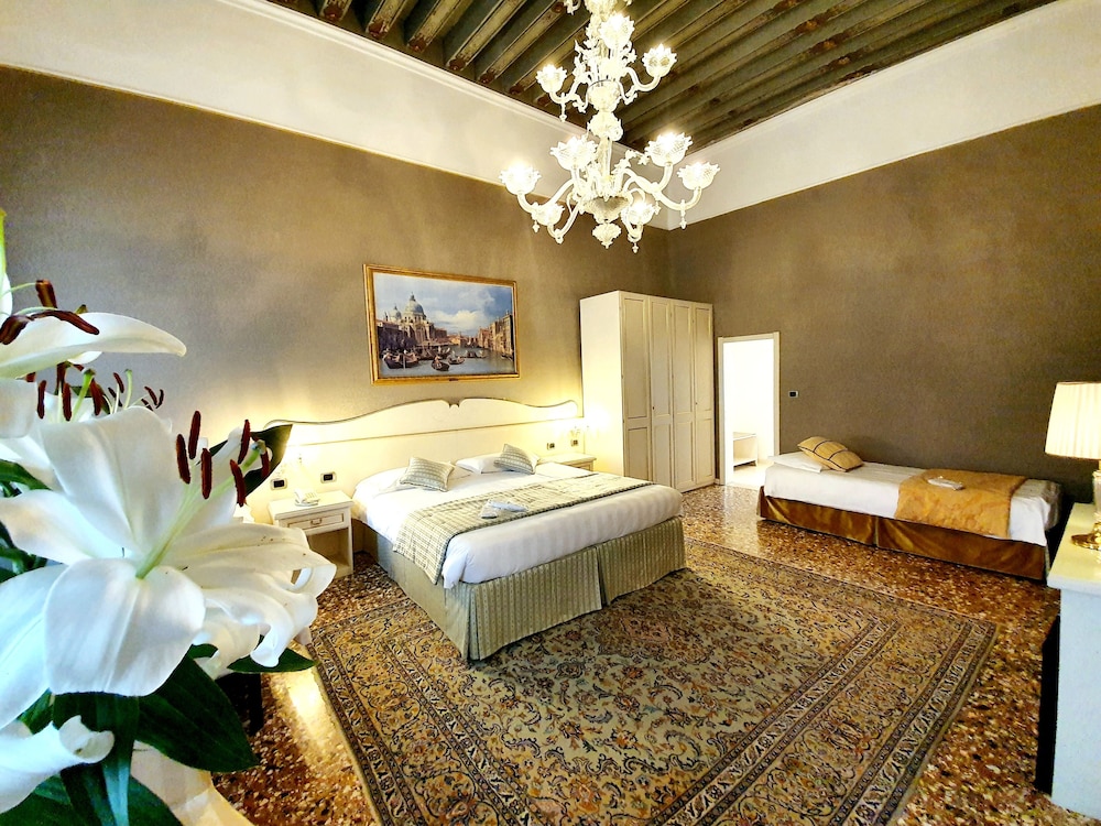 Superior Quadruple Room photo 2