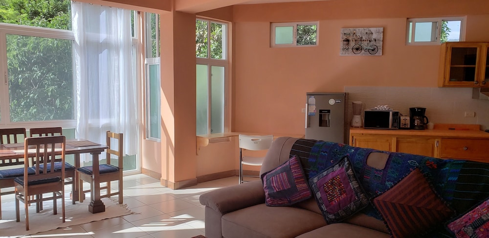 Deluxe Suite, 2 Bedrooms, Non Smoking, Garden View, photo 6