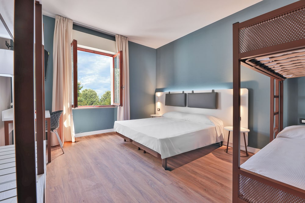Premium Quadruple Room, Multiple Beds, Non Smoking, Pets Allowed