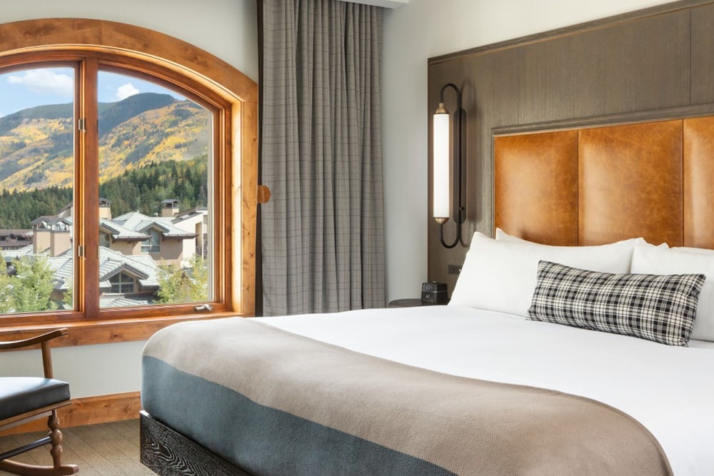 Deluxe Room, 1 King Bed with Sofa bed, Fireplace (Mobility Accessible, Tub) - Photo 2
