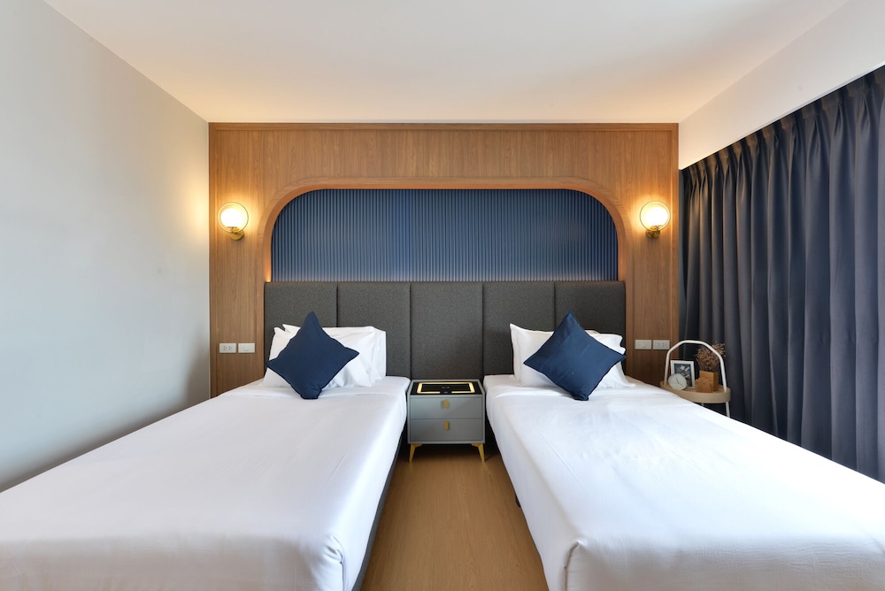 Executive Room - Photo 16