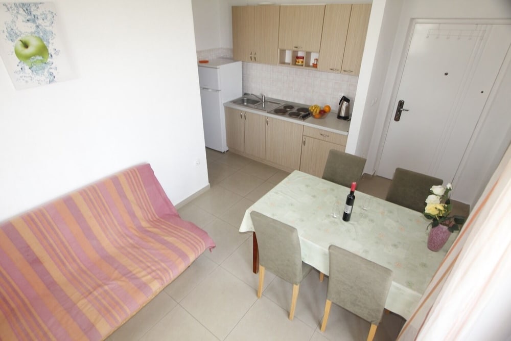 Apartment (Deep Blue - A3(4+2))
