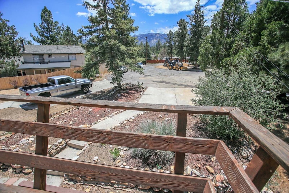 House, Multiple Beds, Patio, Mountain View photo 2
