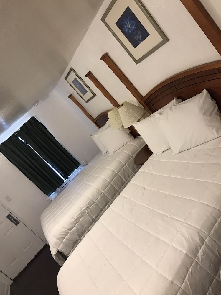 Room, 2 Queen Beds photo 2