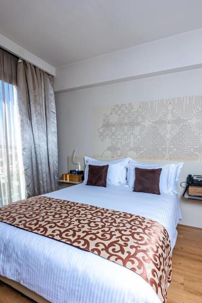 Deluxe Double Room, City View photo 3
