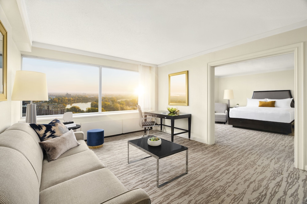 Fairmont Gold, Suite, 1 King Bed, Non Smoking