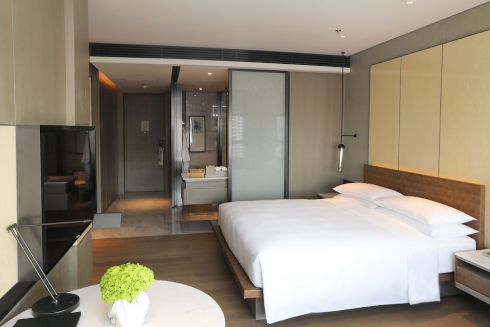 Superior Room, 1 King Bed, City View - Photo 2