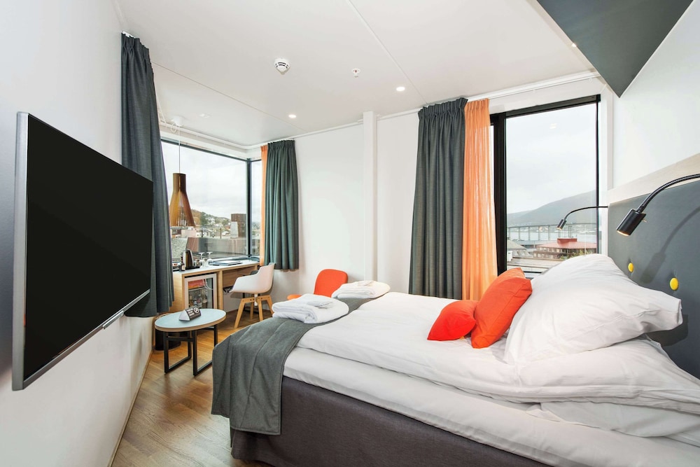Superior Room, 1 Queen Bed thumbnail 6