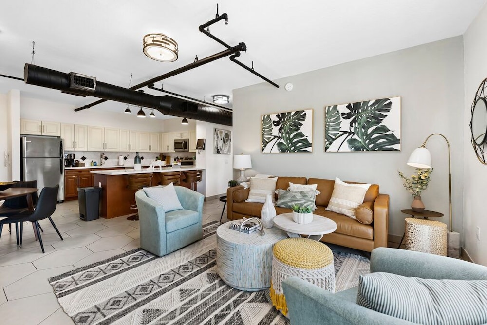 Luxury Suite, Kitchen, Resort View