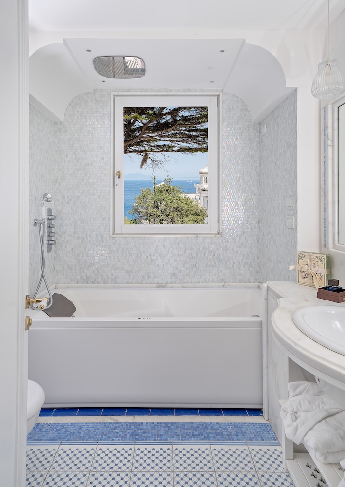 Deluxe Double or Twin Room, Jetted Tub, Sea View - Photo 9