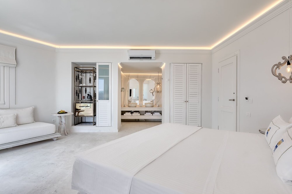 Signature Junior Suite with Sea View - Photo 4