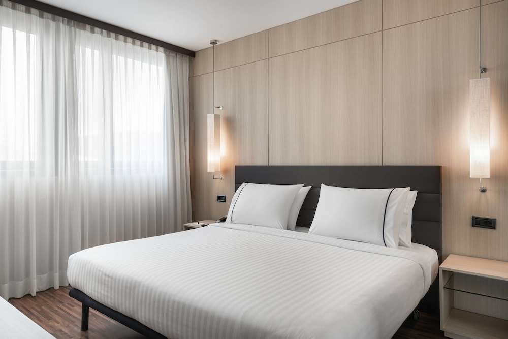 Standard Room, 1 Queen Bed