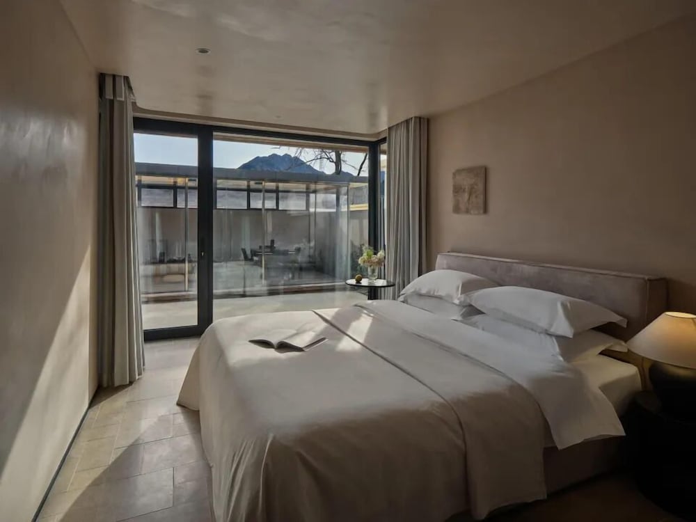 Traditional Studio Suite, Courtyard View photo 1