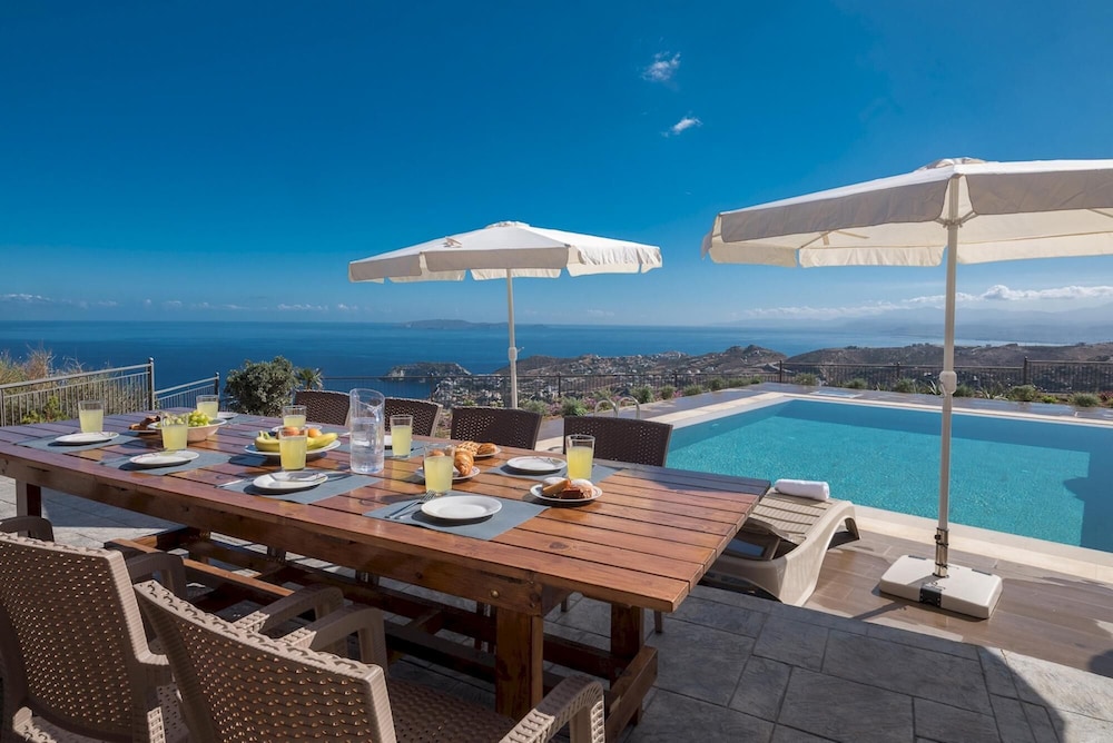 Villa photo 3