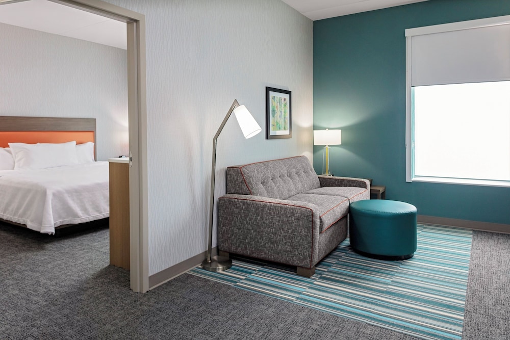 Suite, 1 King Bed - Photo 3