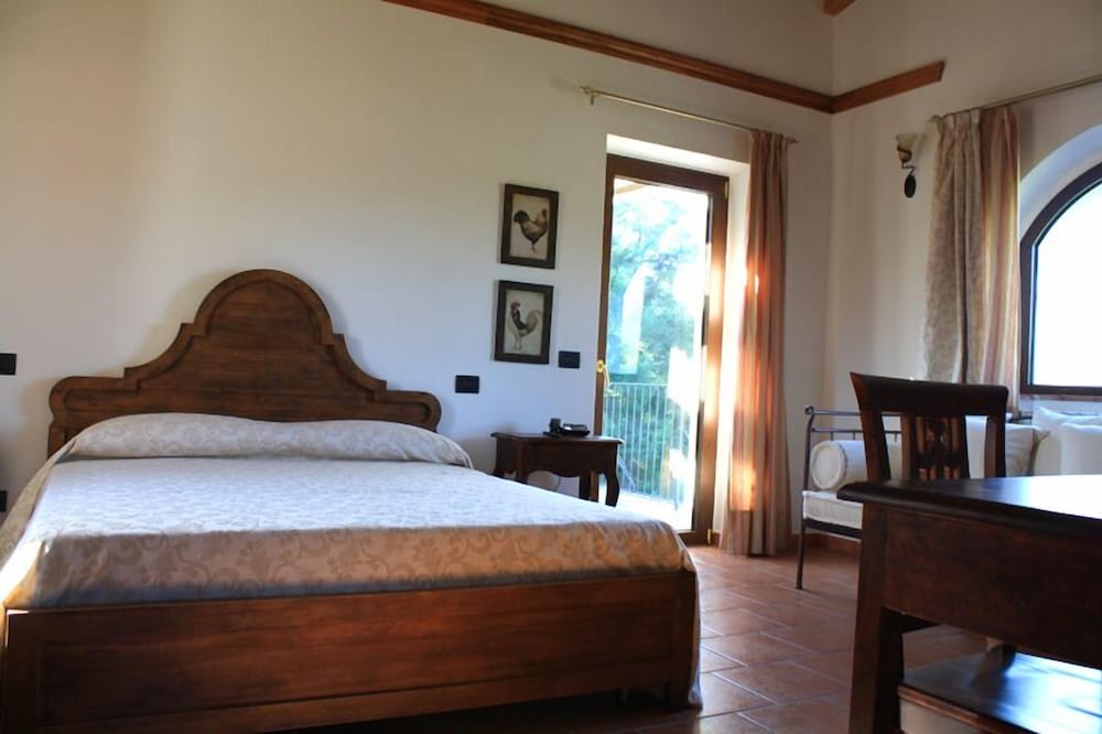 Deluxe Triple Room, Terrace, Garden View (10) photo 1