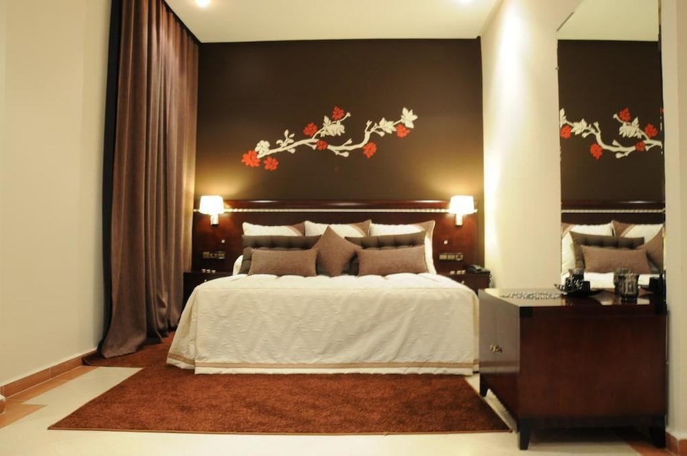 Grand Suite, 1 King Bed, Non Smoking photo 1