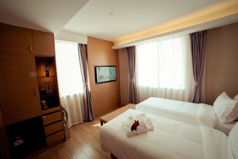 Standard Twin Room (Low Floor)