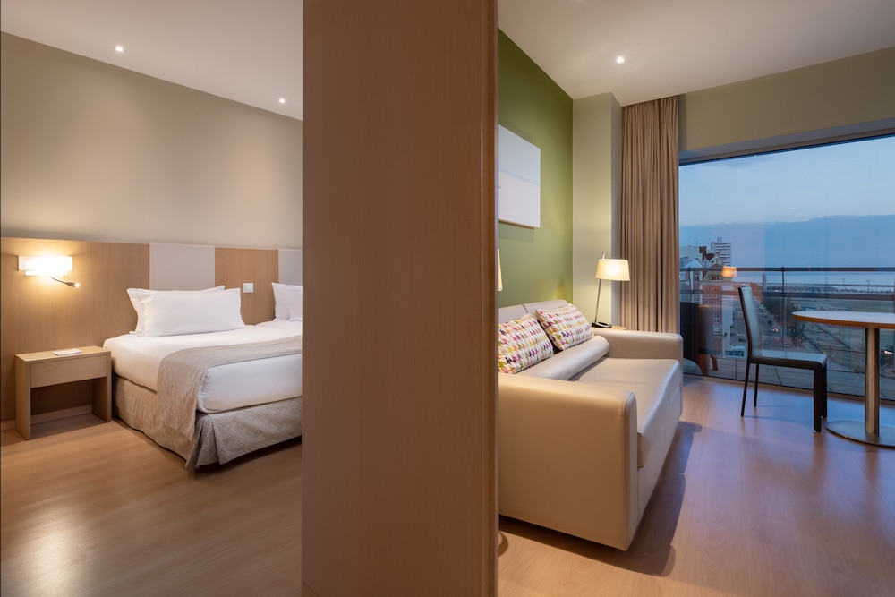 Suite, Sea View (2 Adults and 2 Children)