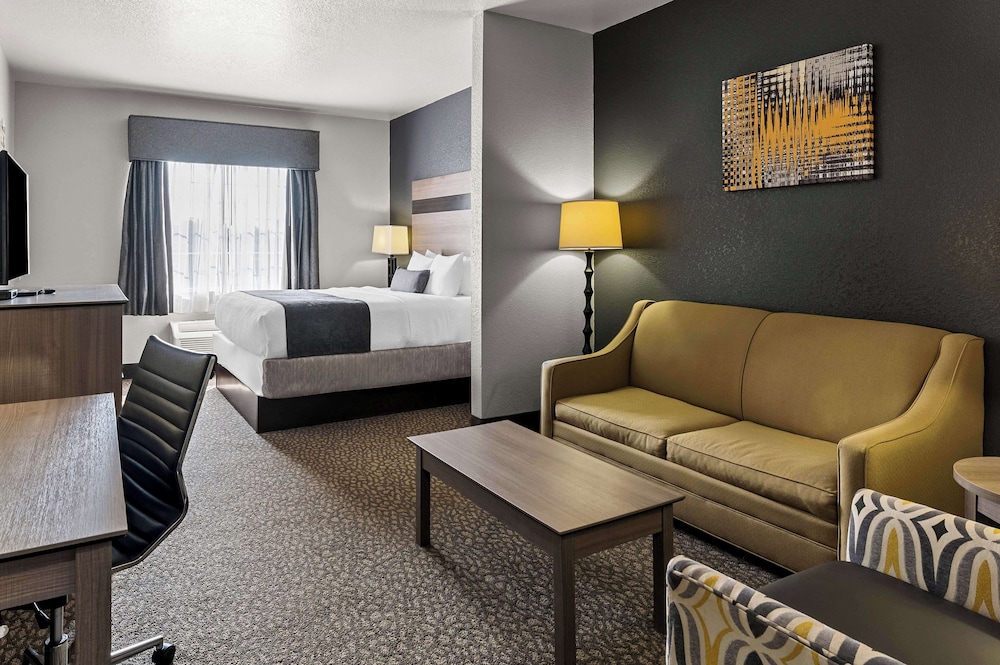 Suite, 1 King Bed with Sofa bed, Non Smoking, Microwave (with Sofabed) - Photo 1
