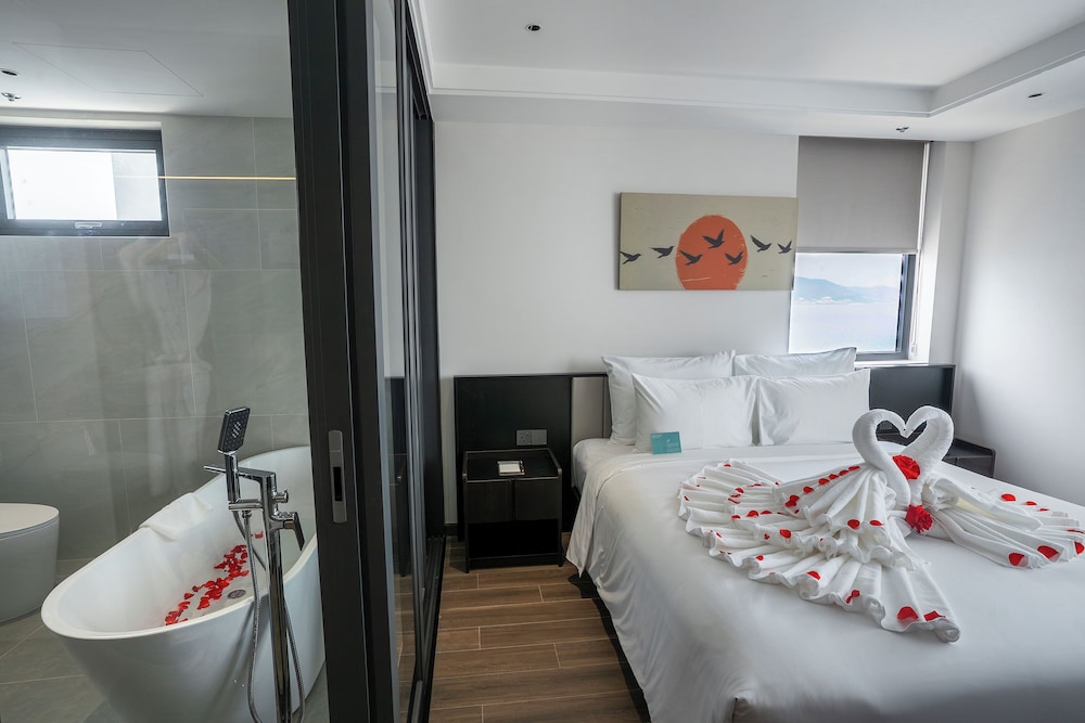 Premier Double Room, City View