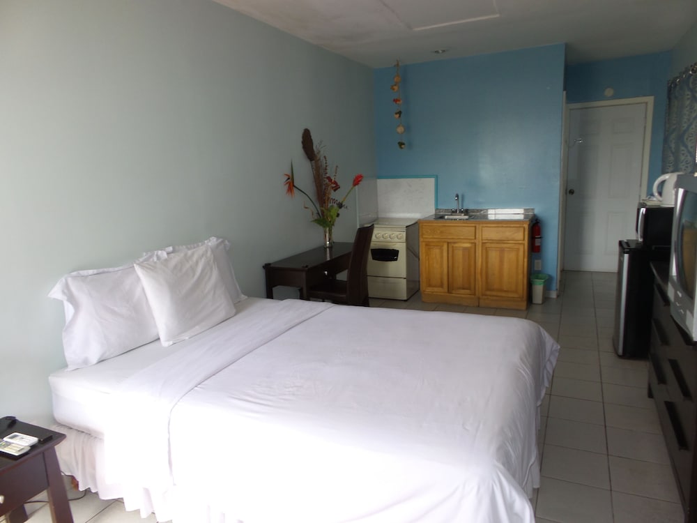 Standard Room, 1 Queen Bed, Patio