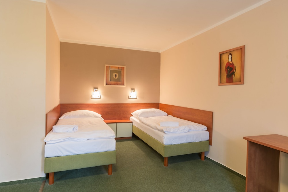 Room, 2 Bedrooms photo 1