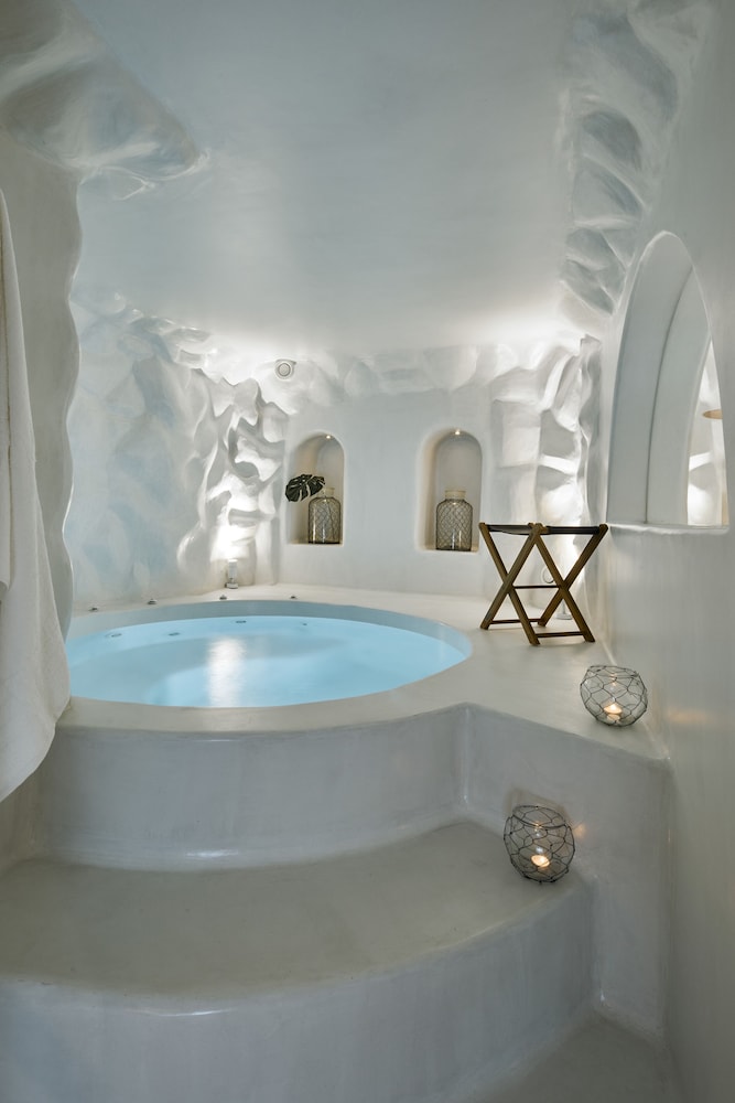 Superior Suite with Indoor Hot Tub - Photo 13