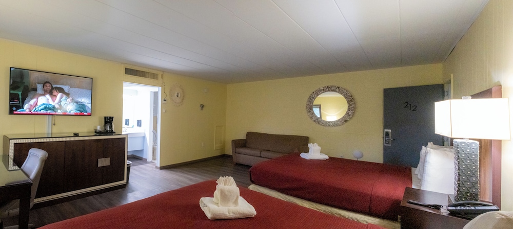 Two King Beds Room & Sofa photo 2