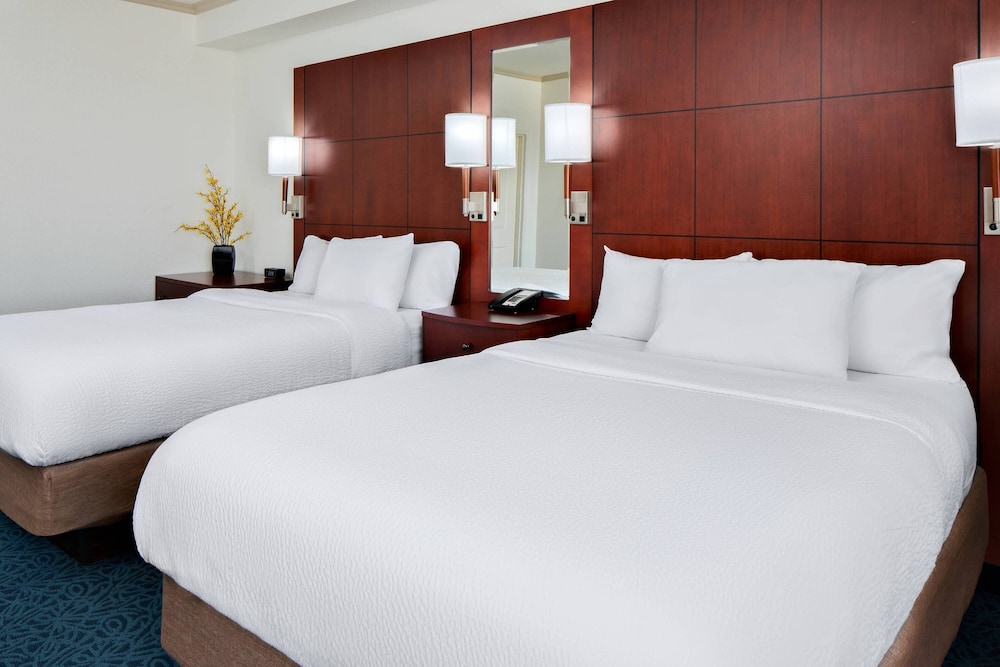 Suite, 1 Bedroom - Photo 1