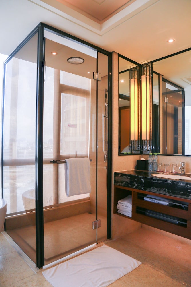 Premium Room, 1 King Bed, Smoking, Business Lounge Access (Bay View)